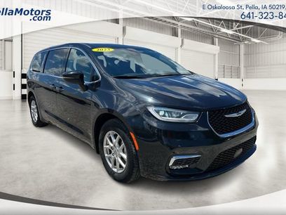 Used 2023 Chrysler Pacifica Touring-L