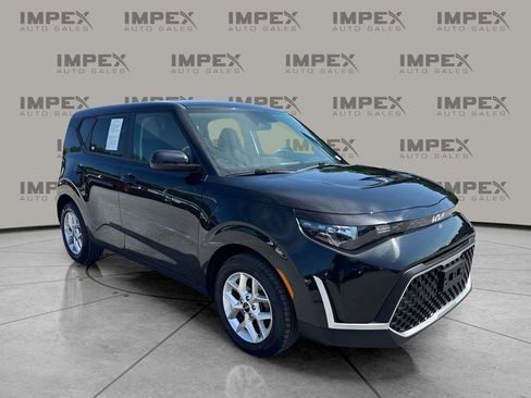 Used 2024 Kia Soul LX w/ Option Group 015 FWD image 7