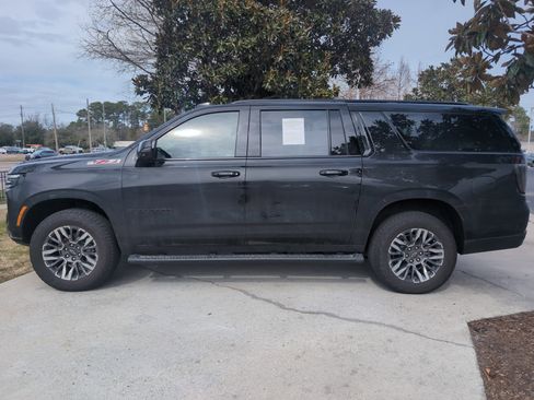 Used 2026 Chevrolet Suburban Z71 w/ Comfort Package image 7