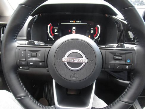 Used 2025 Nissan Pathfinder Platinum AWD/4WD image 31