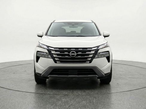 Used 2025 Nissan Rogue SV image 2