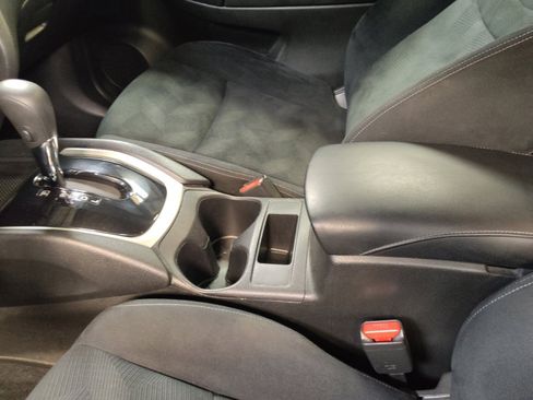 Used 2016 Nissan Rogue S FWD image 26