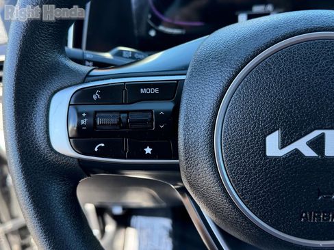 Used 2025 Kia Sportage LX image 35