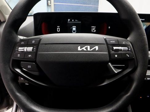 Used 2025 Kia K4 LXS image 30