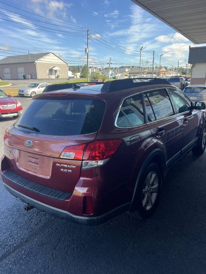 Used 2013 Subaru Outback 3.6R Limited w/ Moonroof Pkg AWD/4WD image 4