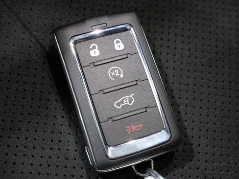 New 2025 Jeep Grand Cherokee Altitude image 30