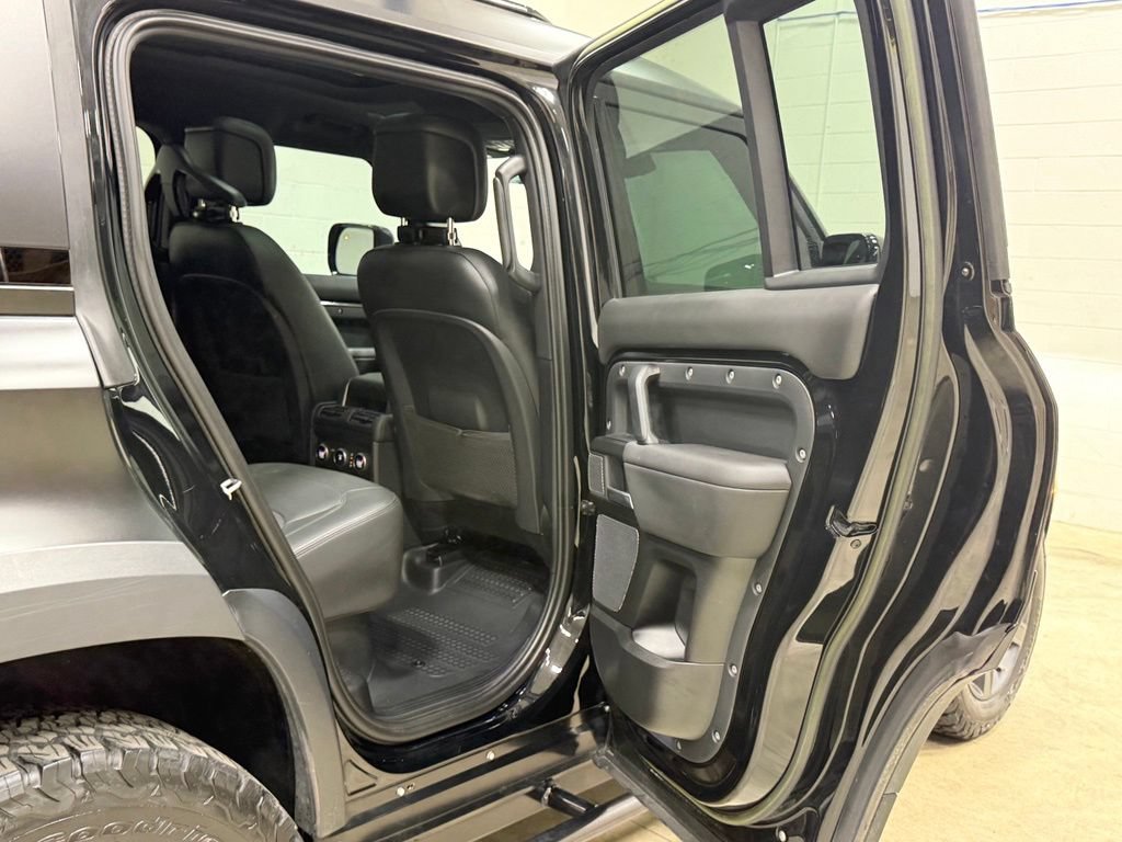 Used 2023 Land Rover Defender 110 V8 AWD/4WD image 48