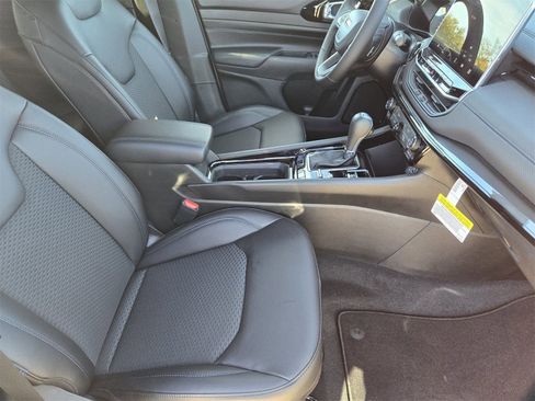 New 2026 Jeep Compass Latitude image 16