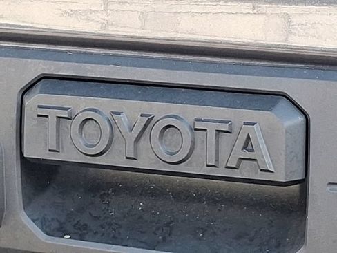Used 2021 Toyota Tacoma SR5 AWD/4WD image 28