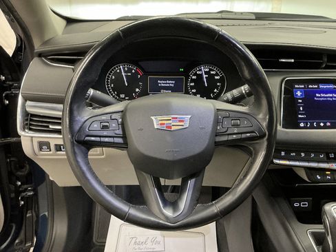 Used 2019 Cadillac XT4 Luxury w/ Cold Weather Package FWD image 11