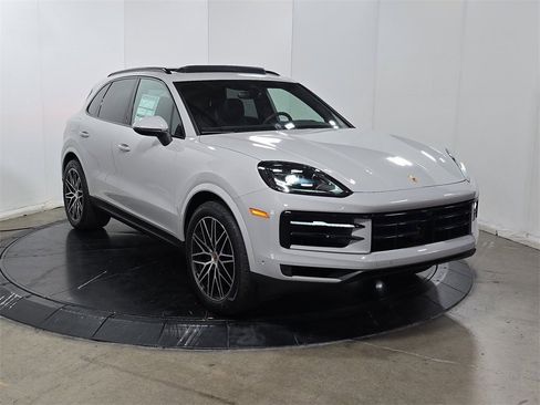 Certified 2025 Porsche Cayenne image 9