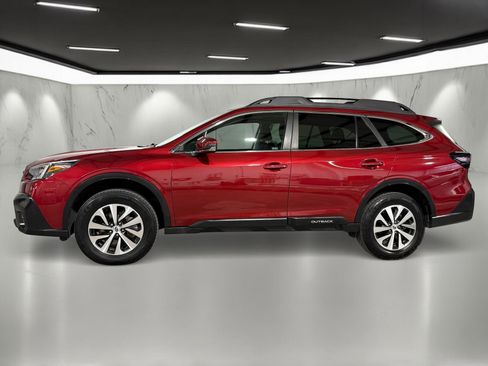 Used 2021 Subaru Outback Premium image 2