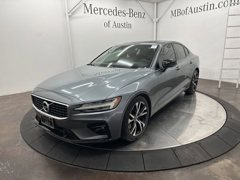 Used 2019 Volvo S60 T6 R-Design image 3
