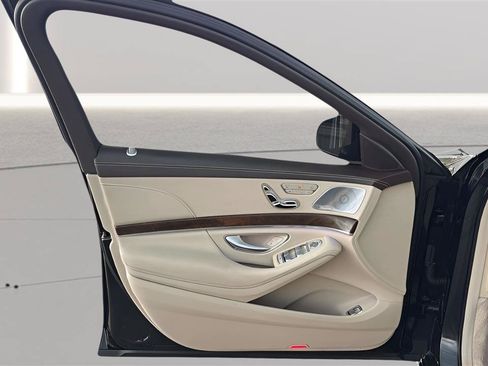 Used 2017 Mercedes-Benz S 550 Sedan image 21