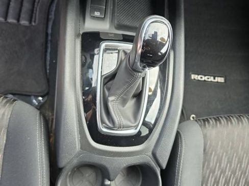 Used 2019 Nissan Rogue SV w/ Premium Package AWD/4WD image 22