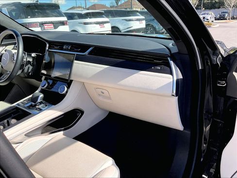Used 2025 Jaguar F-PACE R-Dynamic S image 17
