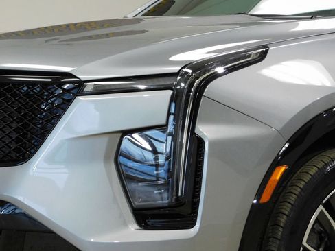 Used 2024 Cadillac XT4 Sport image 17