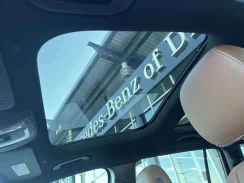 Certified 2025 Mercedes-Benz GLB 35 AMG 4MATIC image 30