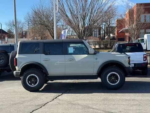 New 2025 Ford Bronco Outer Banks w/ Sasquatch Package image 2