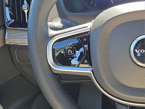 New 2026 Volvo XC90 B5 Core image 18