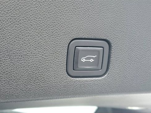 Certified 2022 Cadillac XT6 Sport w/ Technology Package AWD/4WD image 9