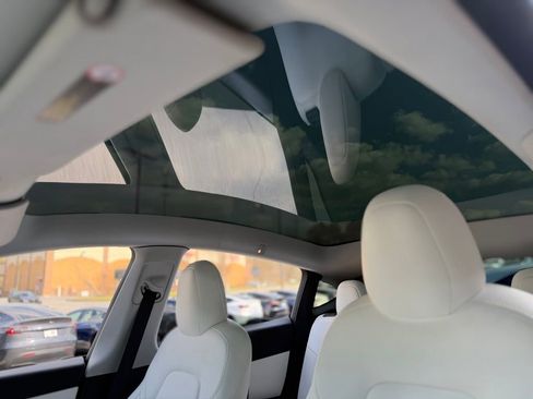 Used 2022 Tesla Model Y Long Range image 50