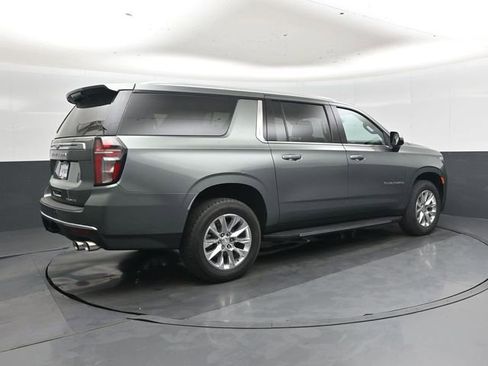 Used 2023 Chevrolet Suburban Premier AWD/4WD image 3