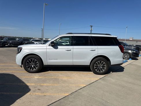 Used 2025 Ford Expedition Platinum AWD/4WD image 4