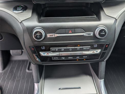 Used 2020 Ford Explorer XLT w/ Equipment Group 202A image 15