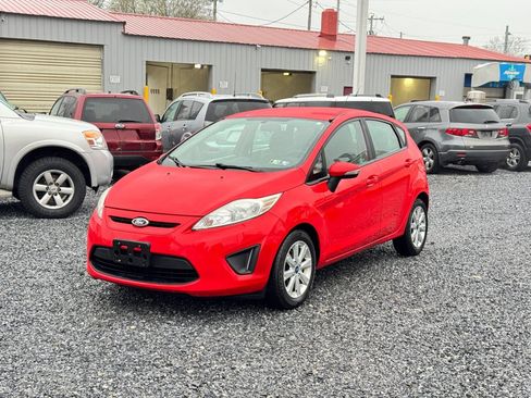 Used 2013 Ford Fiesta SE FWD image 1
