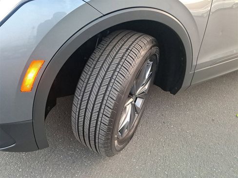 Certified 2022 Volkswagen Tiguan SE w/ Panoramic Sunroof Package image 33