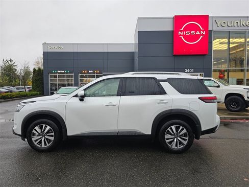 New 2025 Nissan Pathfinder SL w/ Cargo Package image 8