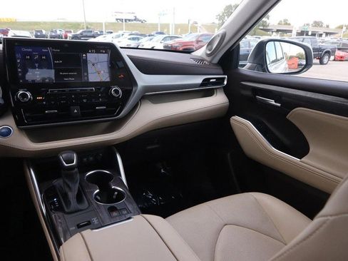 Used 2021 Toyota Highlander Platinum image 27