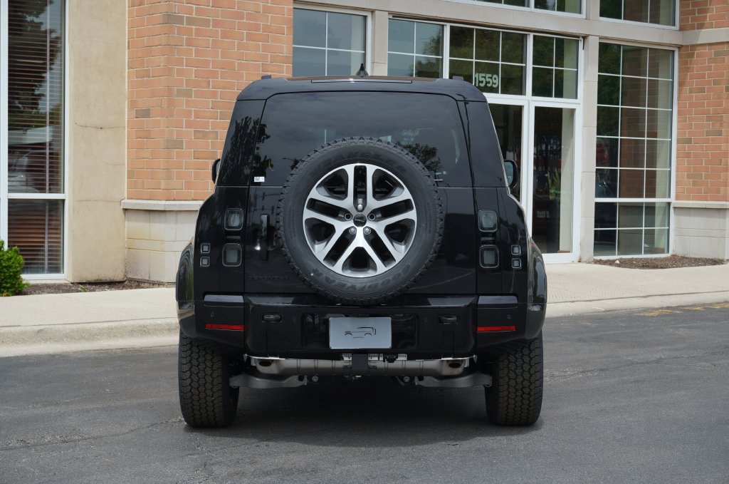 Used 2026 Land Rover Defender 110 X-Dynamic SE AWD/4WD image 5