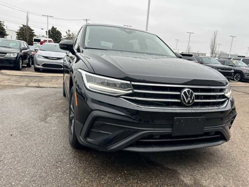 Used 2024 Volkswagen Tiguan SE w/ Panoramic Sunroof Package image 8