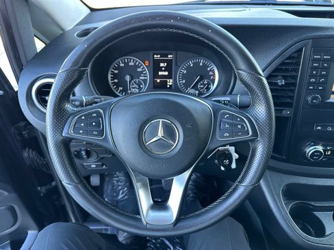 Used 2018 Mercedes-Benz Metris Passenger image 3