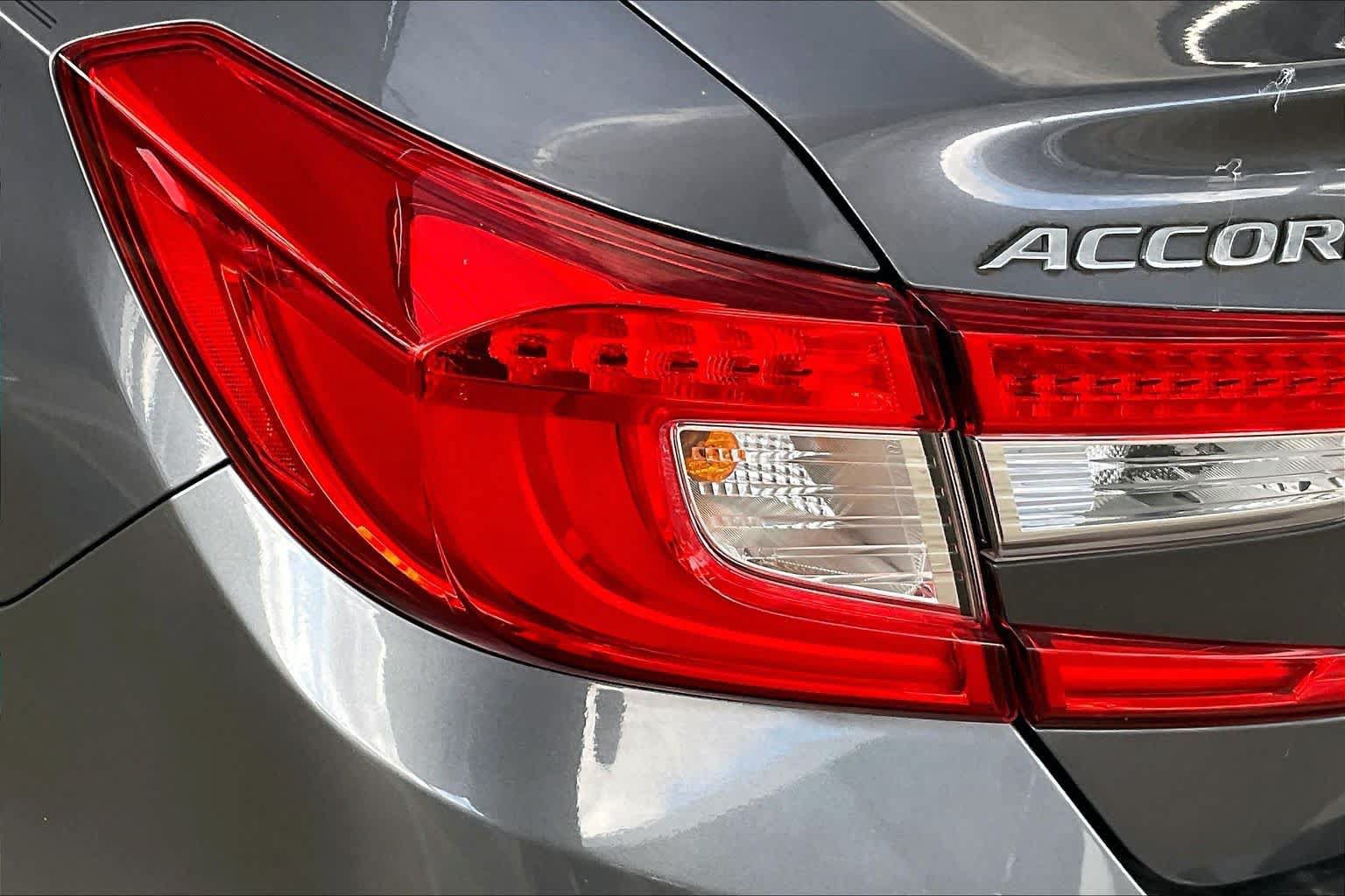 Used 2018 Honda Accord Touring image 28