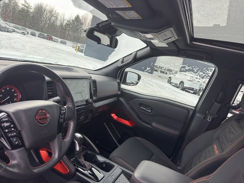Used 2022 Nissan Frontier PRO-4X image 24