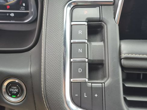 Used 2024 GMC Yukon SLT AWD/4WD image 8
