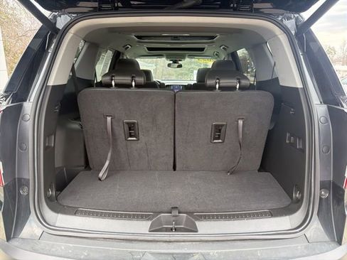 Used 2023 GMC Acadia SLT w/ Preferred Package FWD image 15