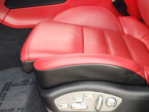 Used 2018 Porsche Macan Turbo image 24