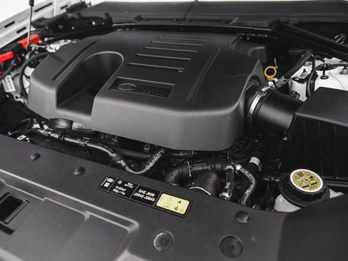 Used 2023 Land Rover Defender 110 X-Dynamic SE image 34