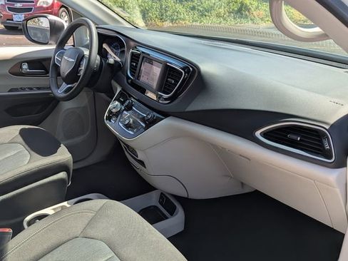 Used 2023 Chrysler Voyager LX FWD image 37