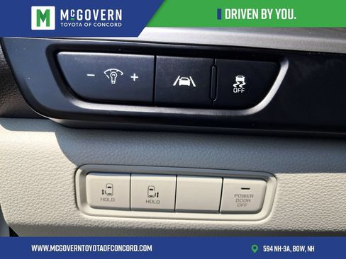 Used 2023 Kia Carnival LX FWD image 27