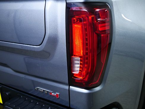 Used 2022 GMC Sierra 1500 AT4 w/ AT4 Premium Package AWD/4WD image 17