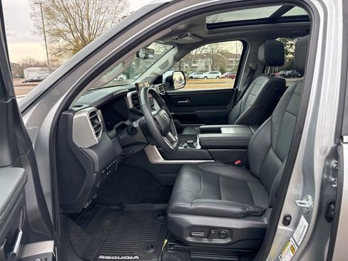 Used 2023 Toyota Sequoia Limited image 9