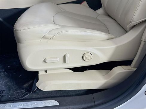 Certified 2019 Buick Envision Essence FWD image 20