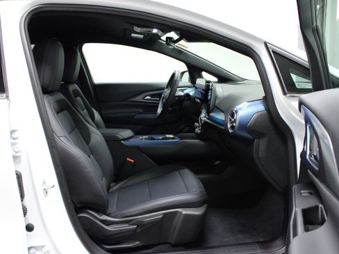 Used 2025 Chevrolet Equinox EV LT w/ Convenience Package image 16