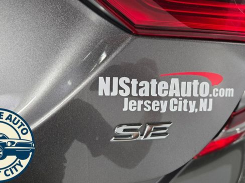 Used 2021 Toyota Camry SE FWD image 29
