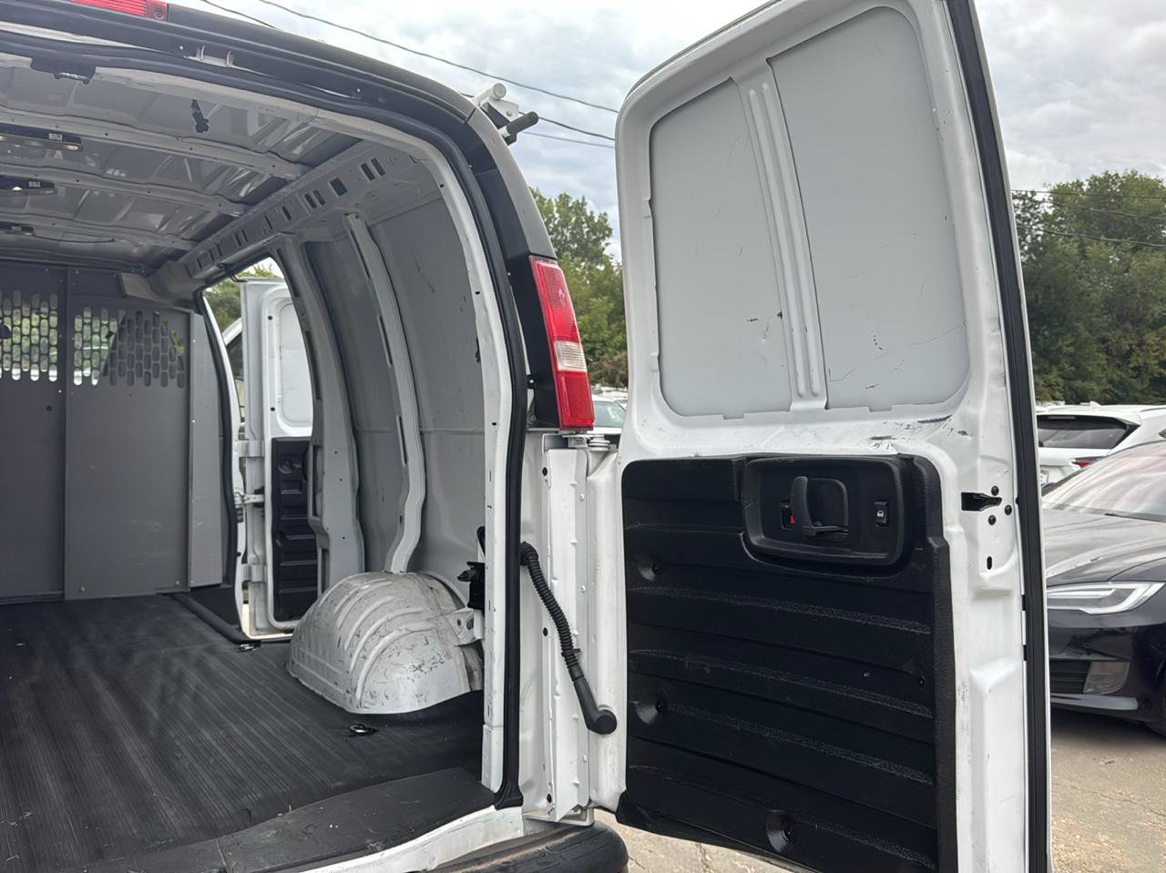 Used 2023 Chevrolet Express 2500 w/ Driver Convenience Package RWD image 24